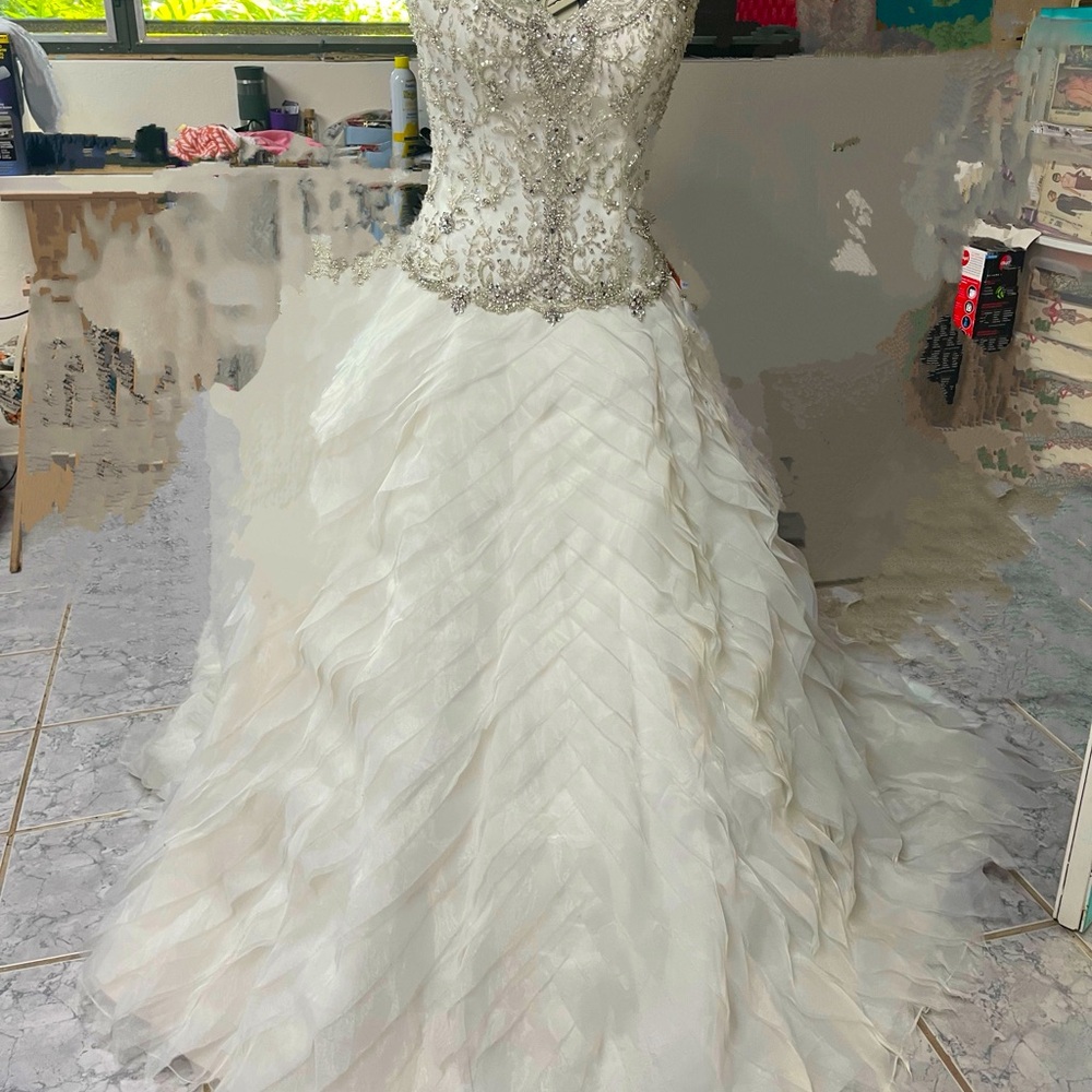 Beautiful wedding dress. New with tags